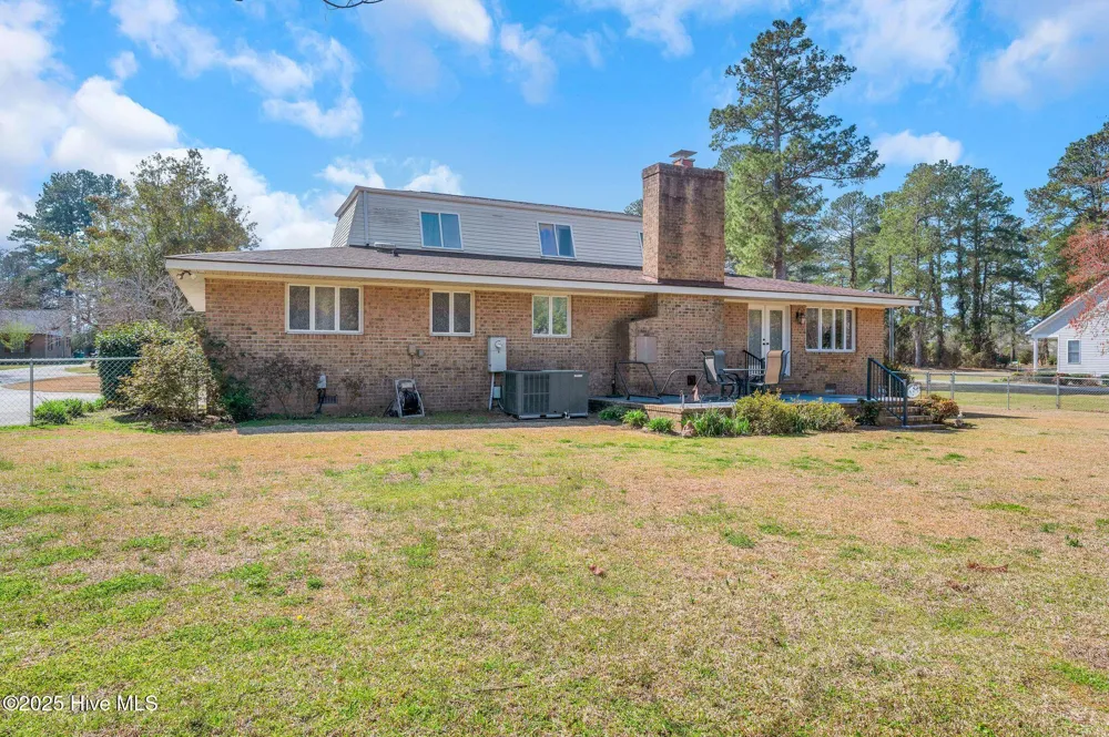 320 Pinecrest Drive Chadbourn, NC 28431