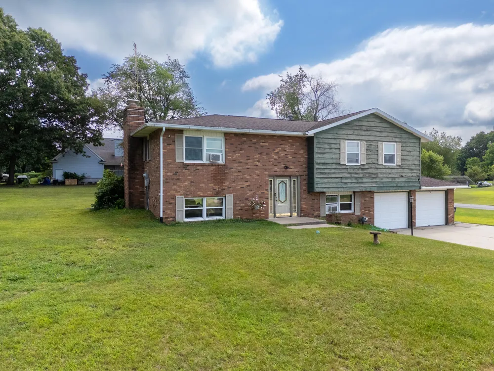 81611 White Oak Drive Decatur, MI 49045