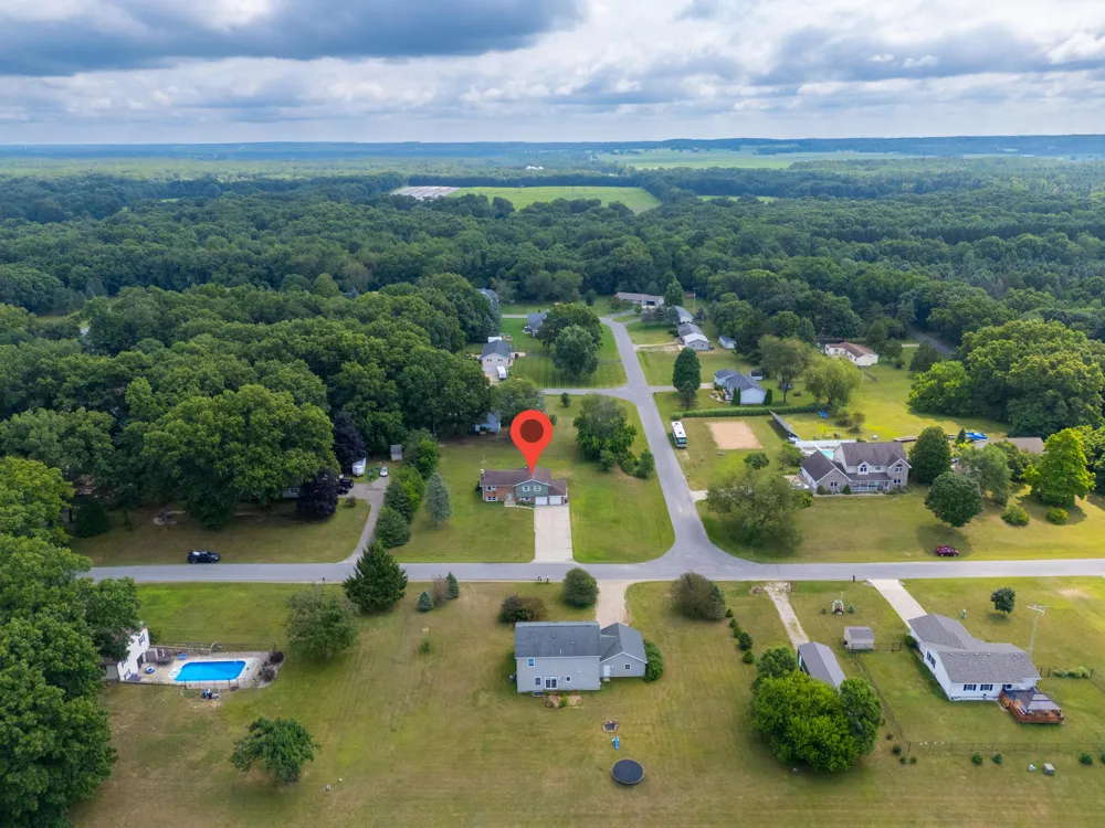 81611 White Oak Drive Decatur, MI 49045