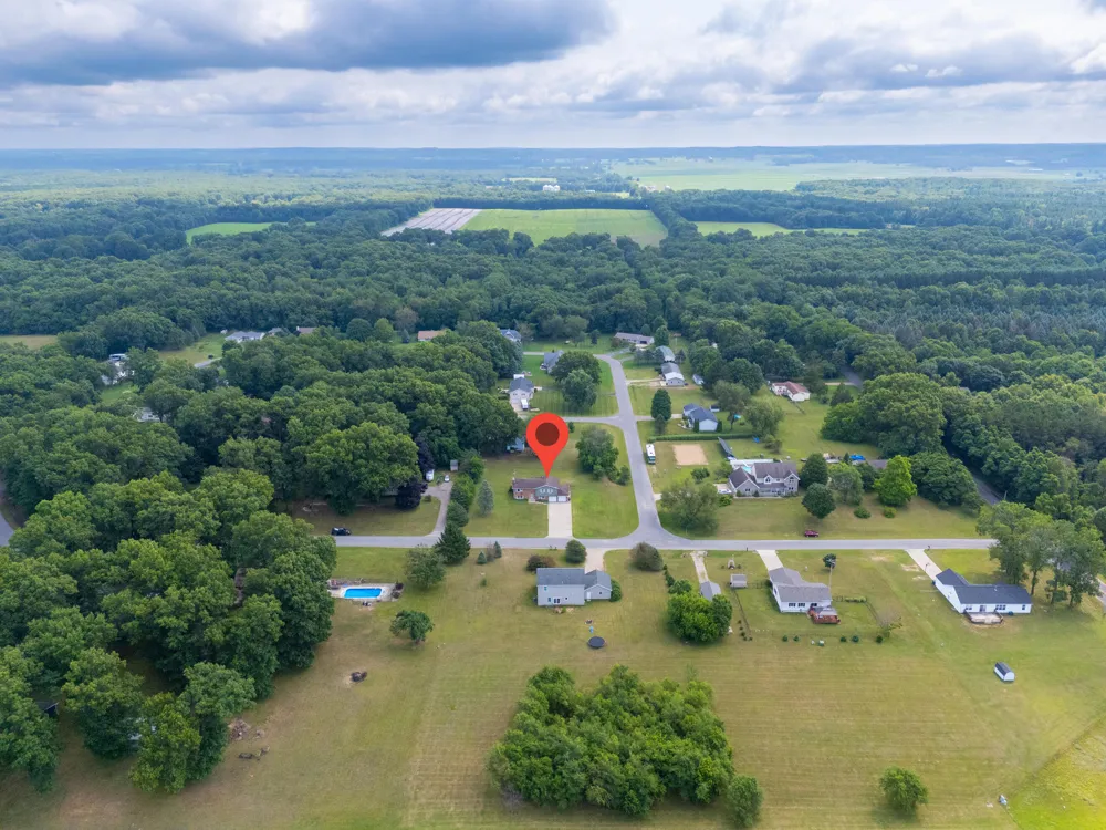 81611 White Oak Drive Decatur, MI 49045