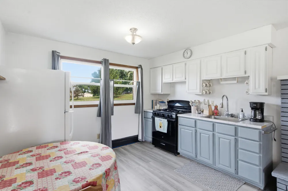 81611 White Oak Drive Decatur, MI 49045