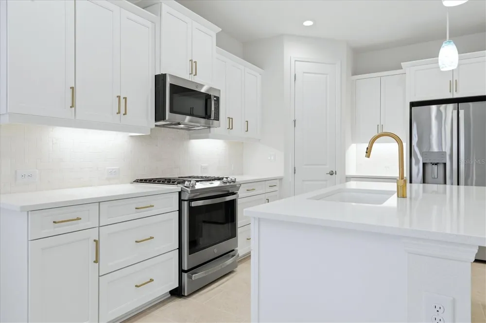 2605 STAR APPLE WAY Sarasota, FL 34240