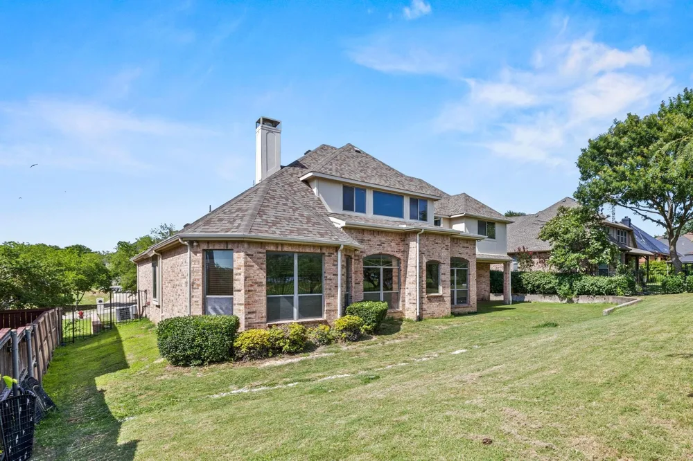 804 Bentwater Parkway Grand Prairie, TX 75104