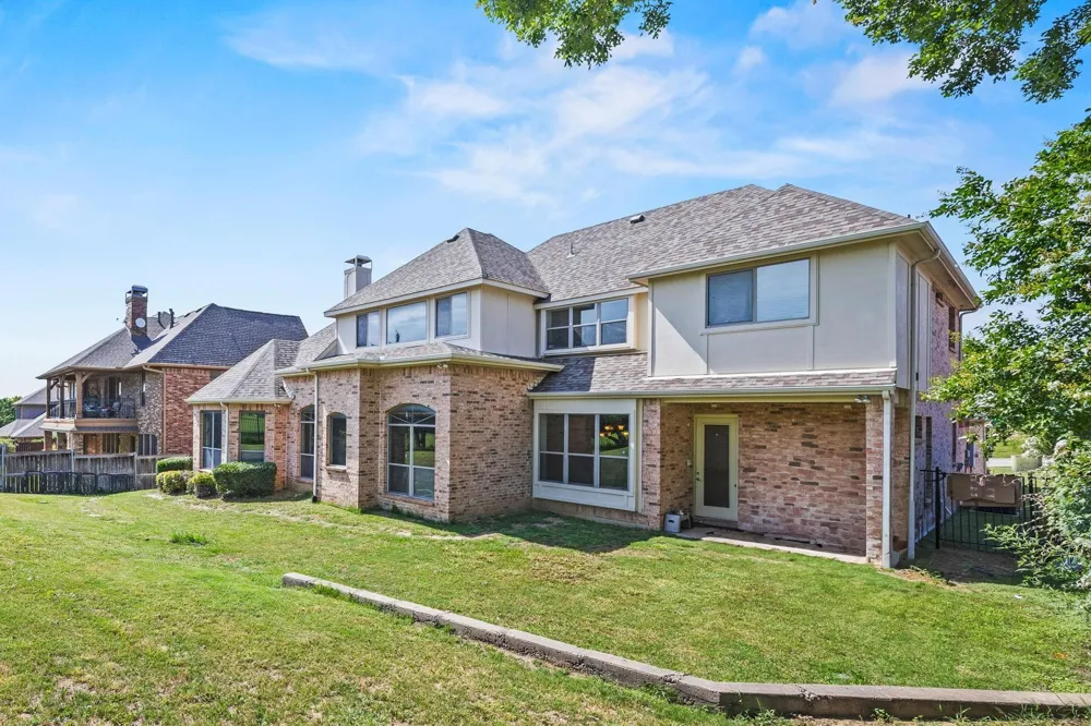 804 Bentwater Parkway Grand Prairie, TX 75104
