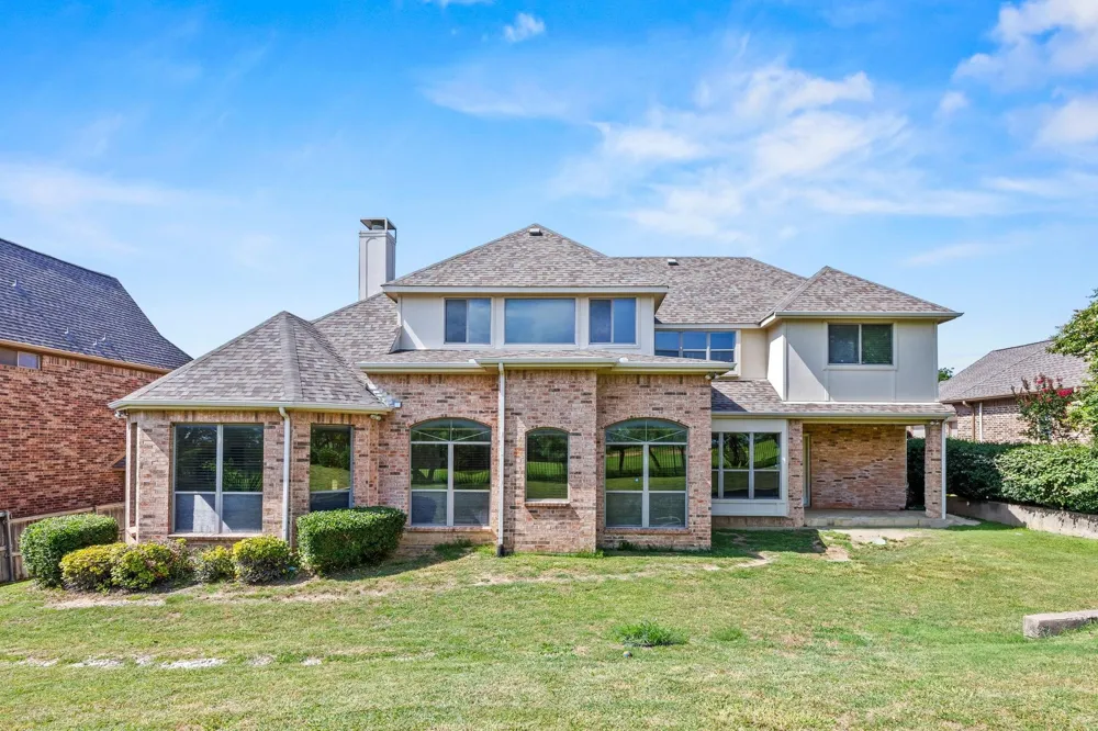 804 Bentwater Parkway Grand Prairie, TX 75104