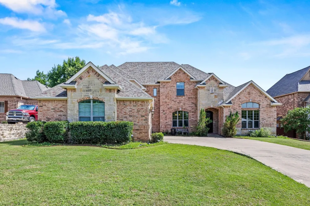 804 Bentwater Parkway Grand Prairie, TX 75104
