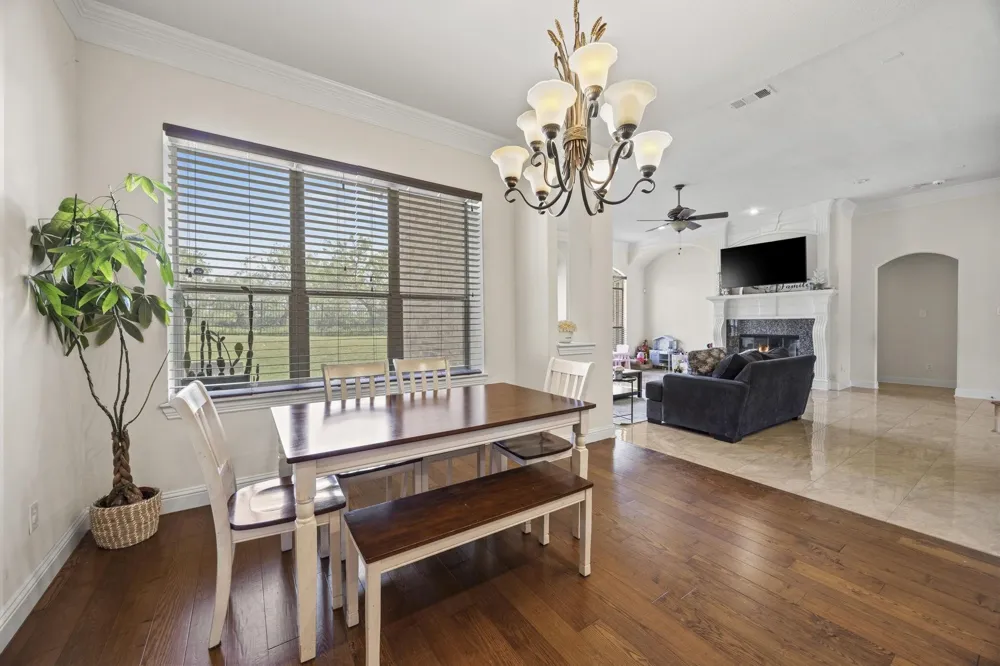 804 Bentwater Parkway Grand Prairie, TX 75104