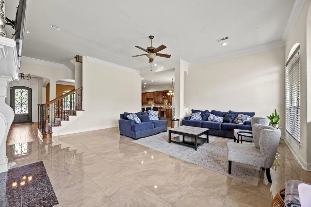 804 Bentwater Parkway Grand Prairie, TX 75104