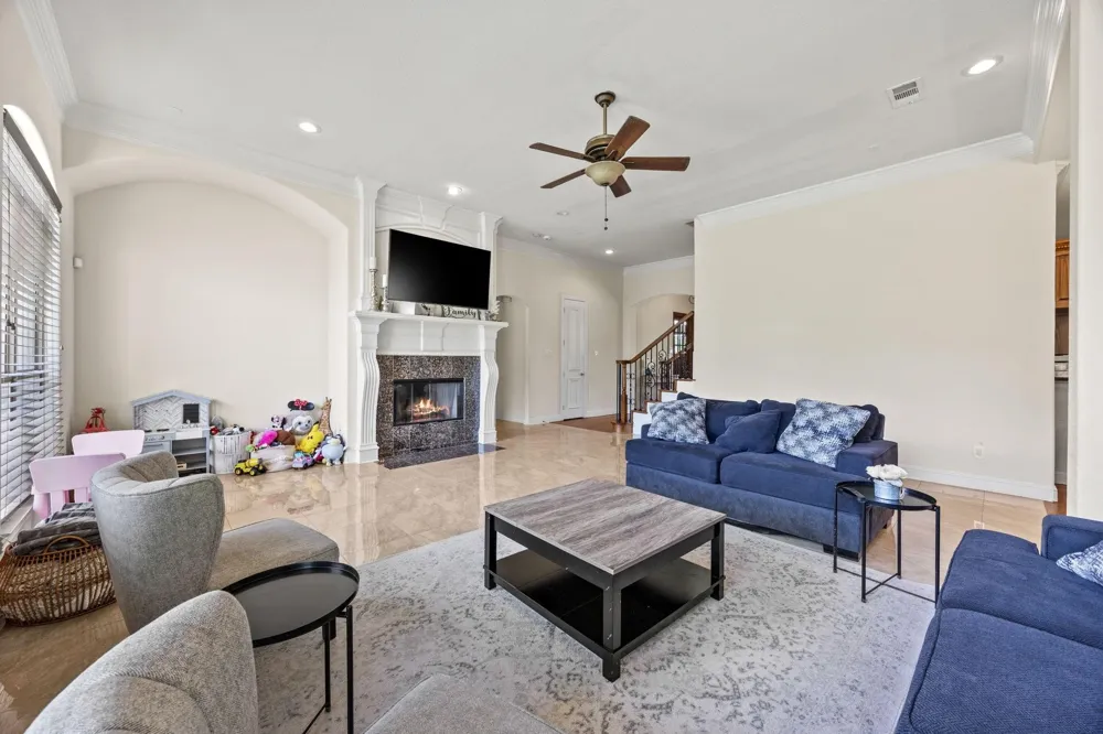 804 Bentwater Parkway Grand Prairie, TX 75104