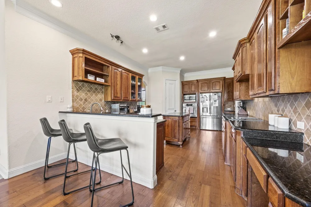 804 Bentwater Parkway Grand Prairie, TX 75104