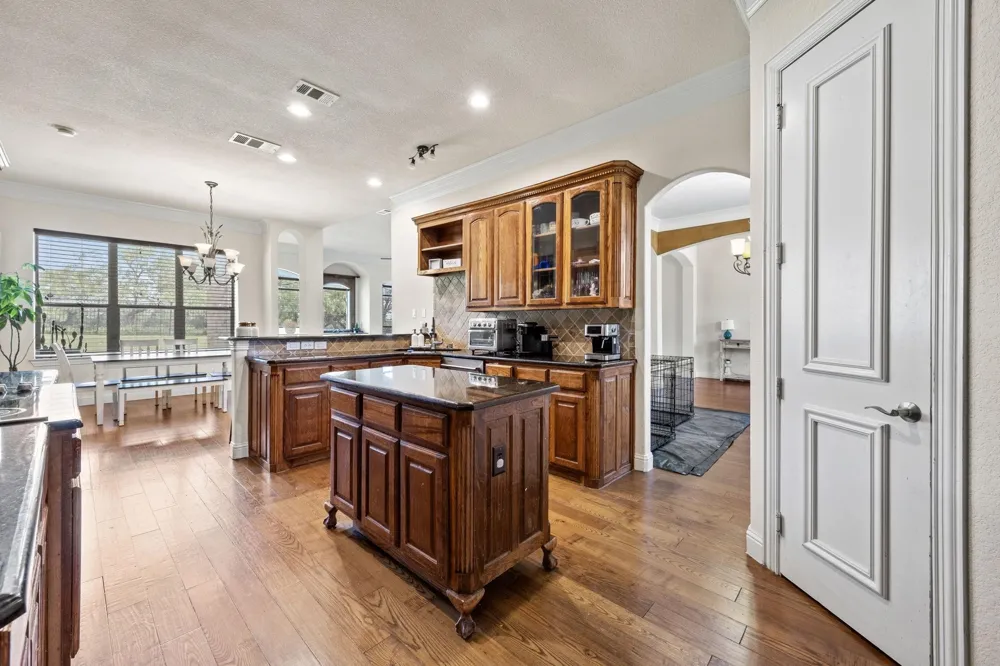 804 Bentwater Parkway Grand Prairie, TX 75104
