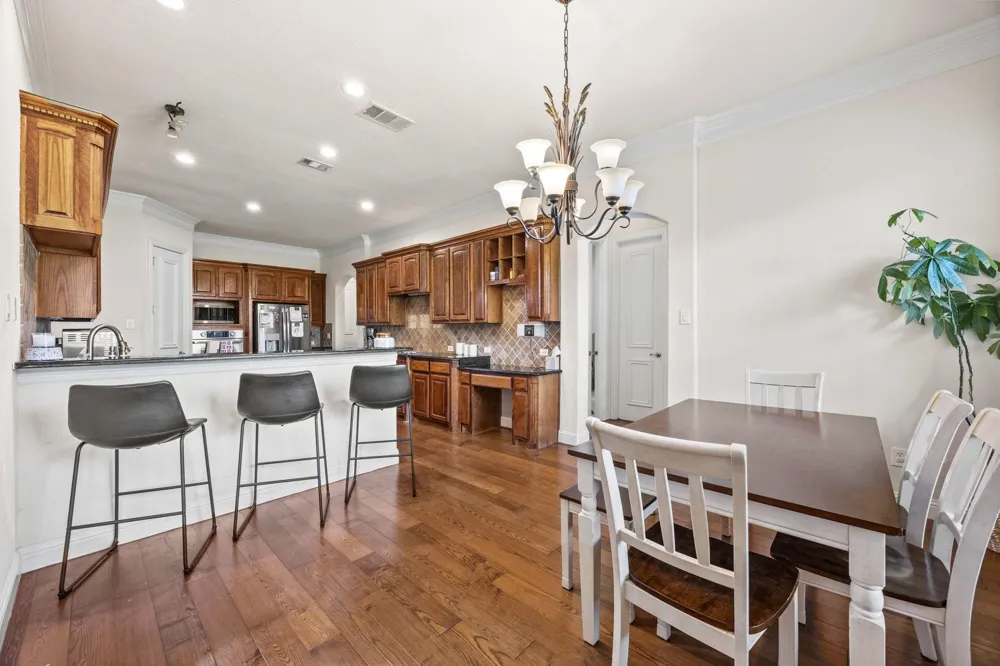 804 Bentwater Parkway Grand Prairie, TX 75104
