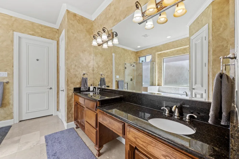 804 Bentwater Parkway Grand Prairie, TX 75104
