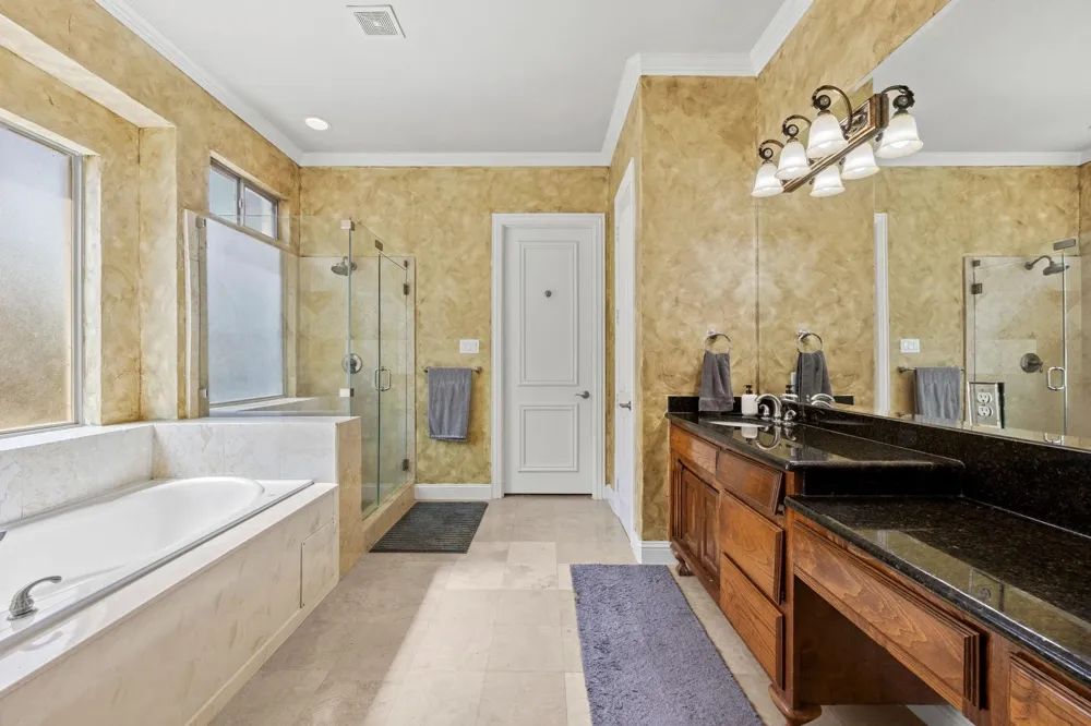 804 Bentwater Parkway Grand Prairie, TX 75104