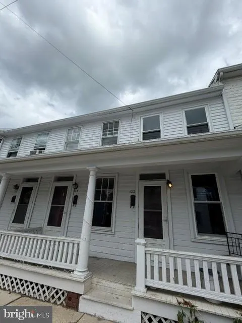 123 W KING STREET
