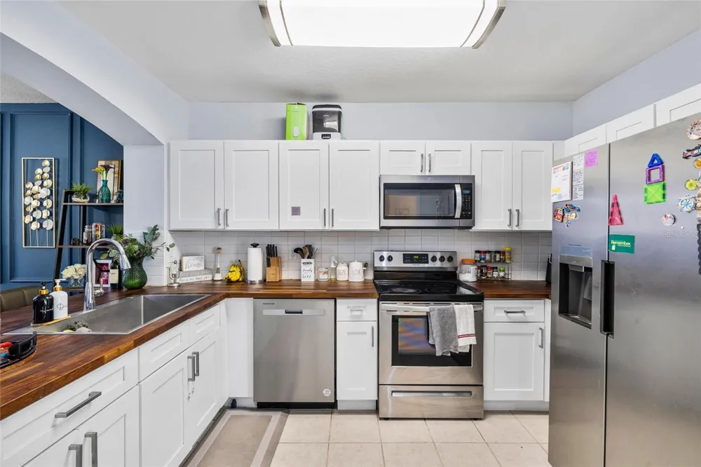 6105 OLIVEDALE DRIVE Riverview, FL 33578