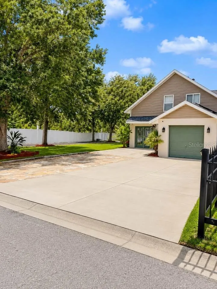 2328 PLEASURE RUN DRIVE Ruskin, FL 33570