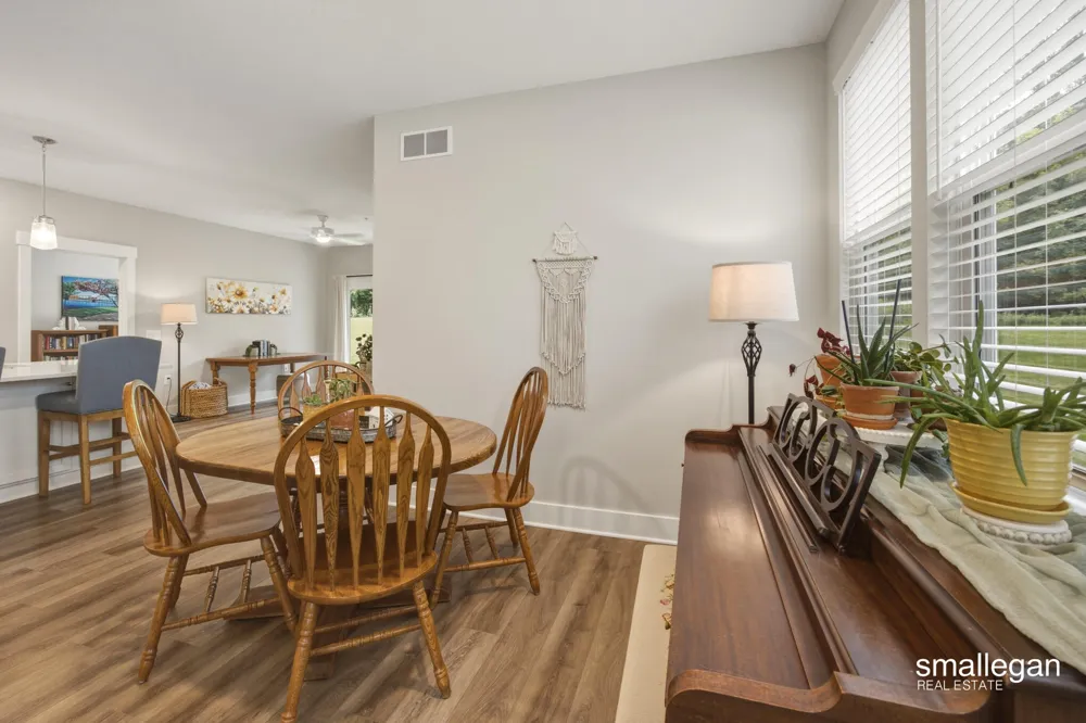 2382 Watertown Way NE Grand Rapids, MI 49505