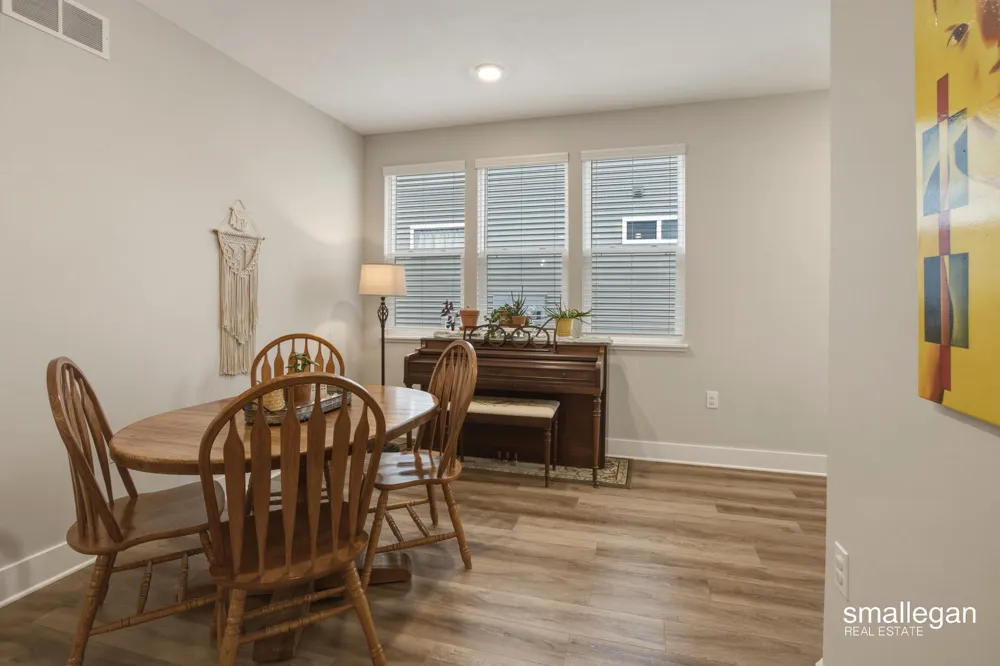 2382 Watertown Way NE Grand Rapids, MI 49505