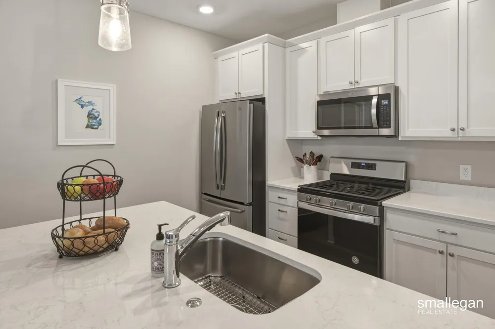 2382 Watertown Way NE Grand Rapids, MI 49505