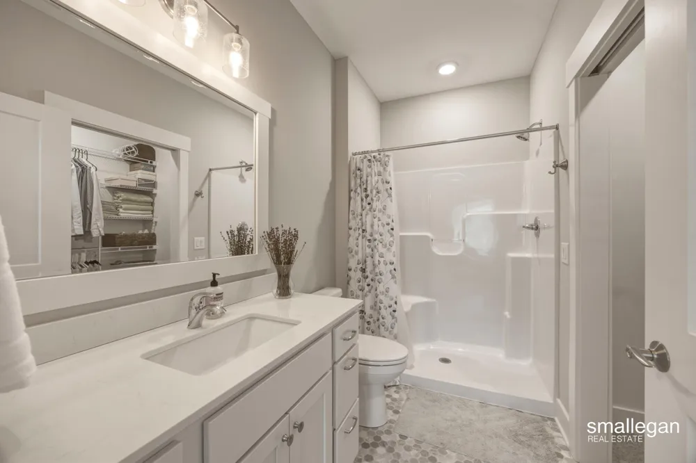 2382 Watertown Way NE Grand Rapids, MI 49505