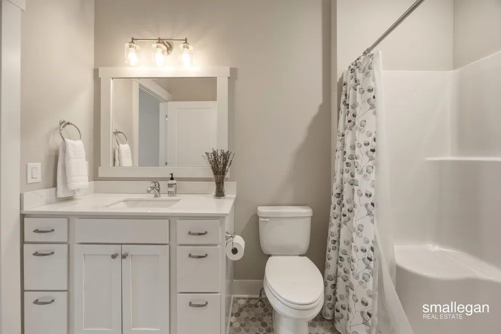 2382 Watertown Way NE Grand Rapids, MI 49505