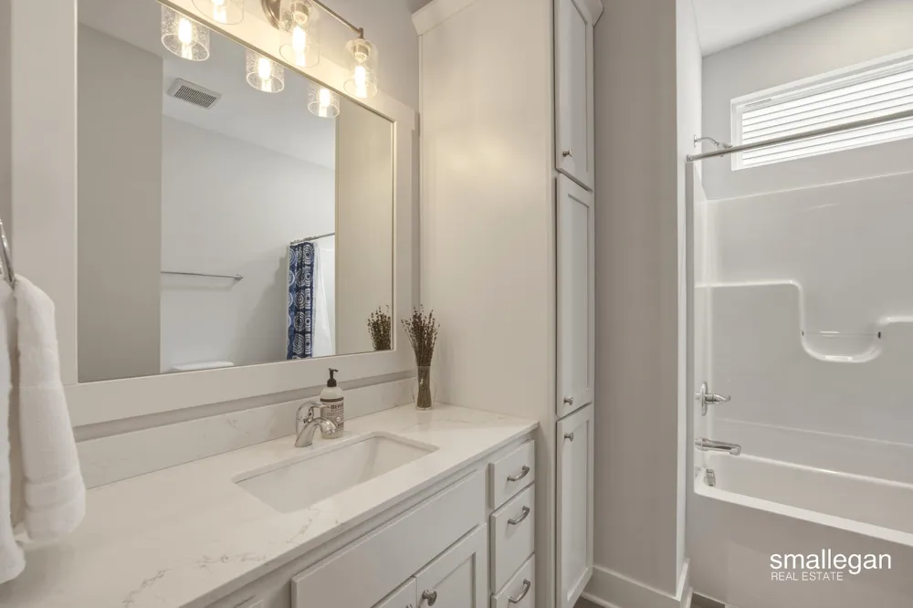 2382 Watertown Way NE Grand Rapids, MI 49505