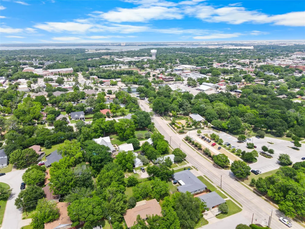 436 Ball Street Grapevine, TX 76051