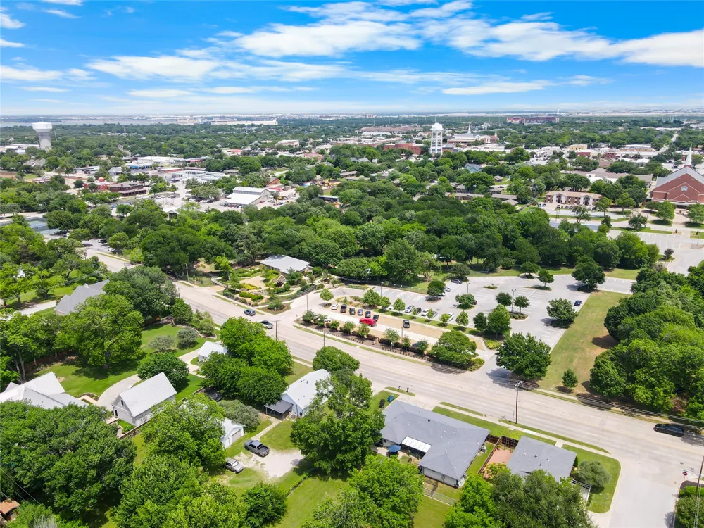 436 Ball Street Grapevine, TX 76051