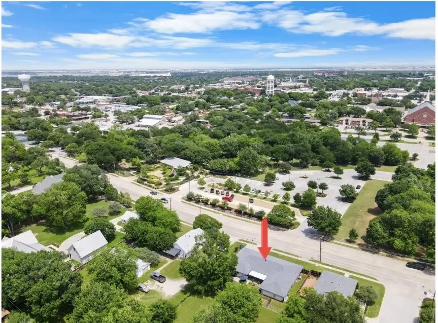 436 Ball Street Grapevine, TX 76051