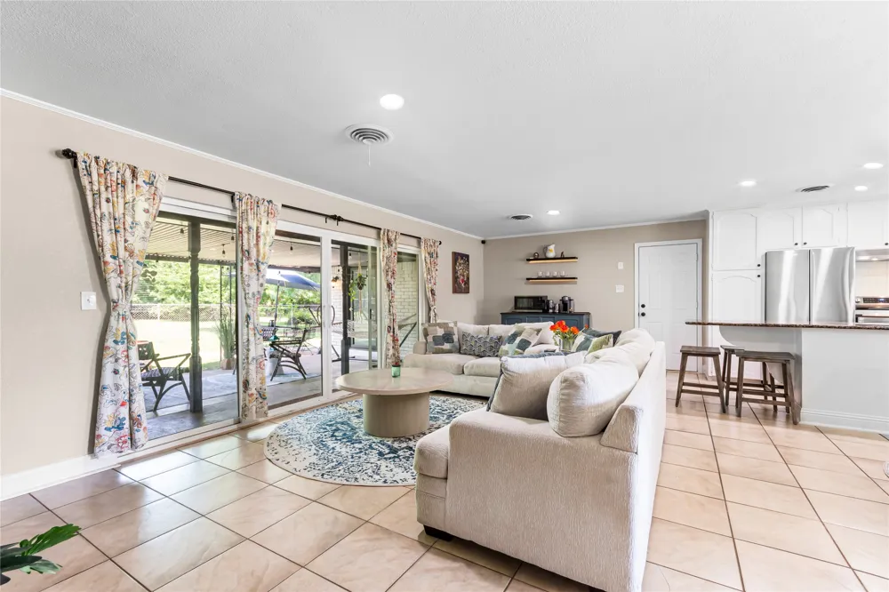 436 Ball Street Grapevine, TX 76051