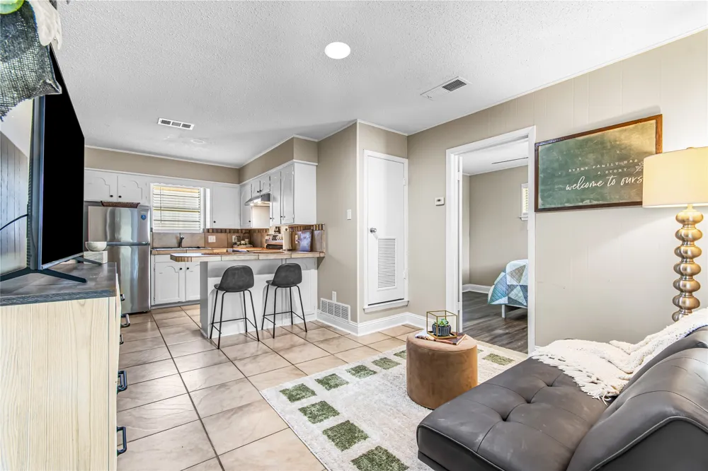 436 Ball Street Grapevine, TX 76051