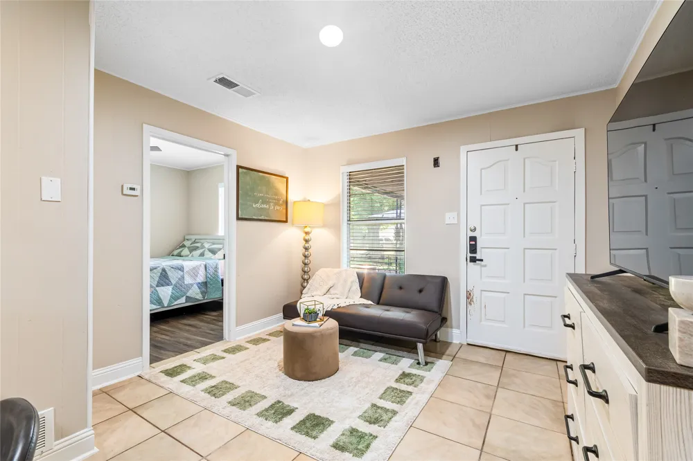 436 Ball Street Grapevine, TX 76051