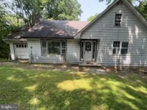 178 TWIN LAKES DRIVE
