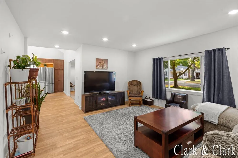 536 E Bond Street Hastings, MI 49058
