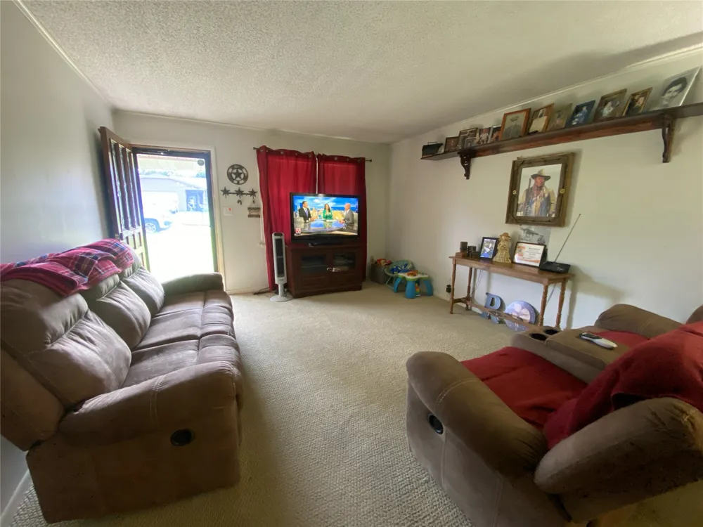 912 S Thompson Avenue Cushing, OK 74023