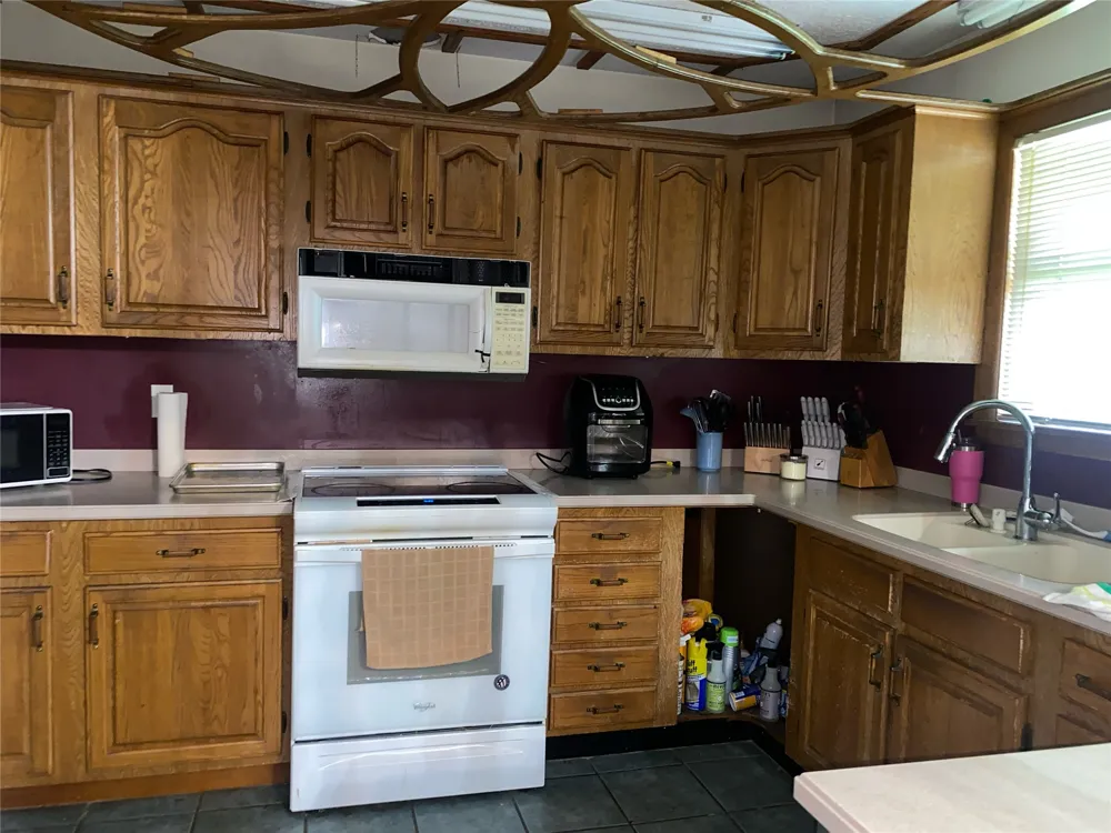 912 S Thompson Avenue Cushing, OK 74023