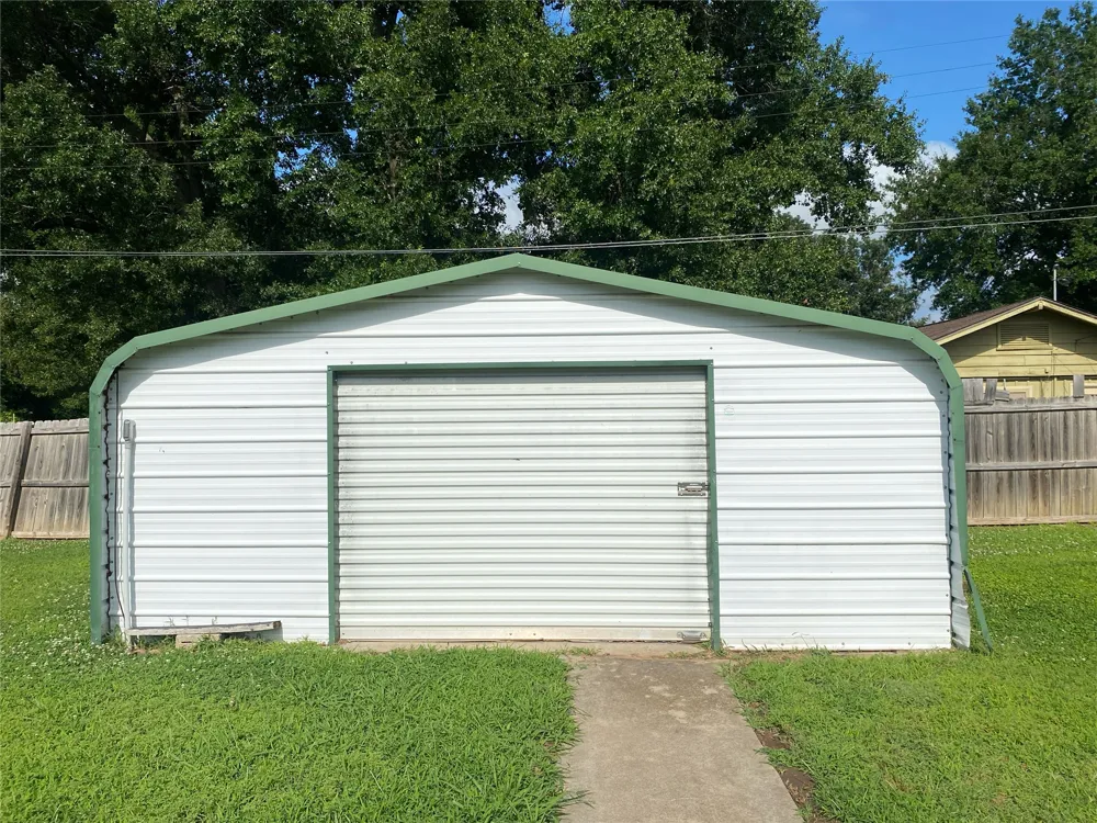 912 S Thompson Avenue Cushing, OK 74023