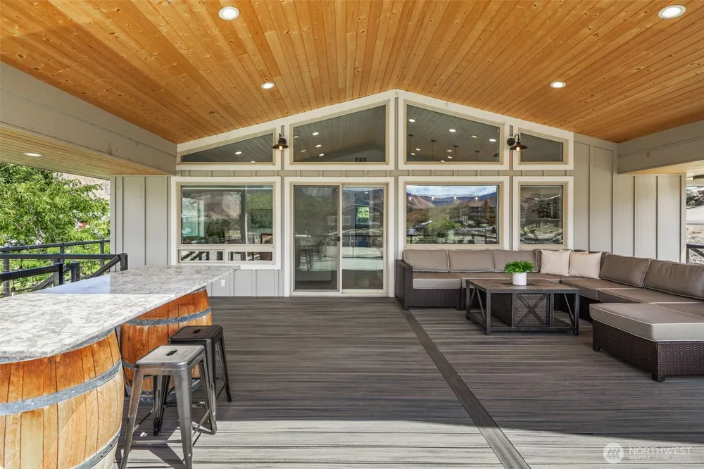 365 W Beach Drive Orondo, WA 98843
