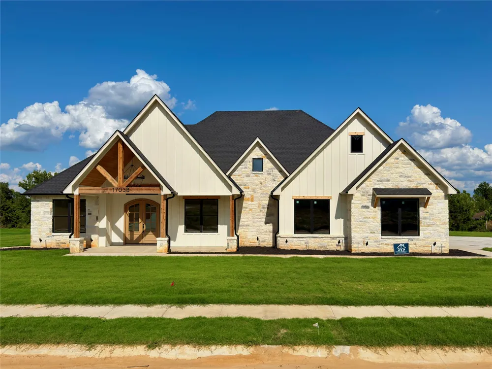 17038 Woodcrest Circle Lindale, TX 75771