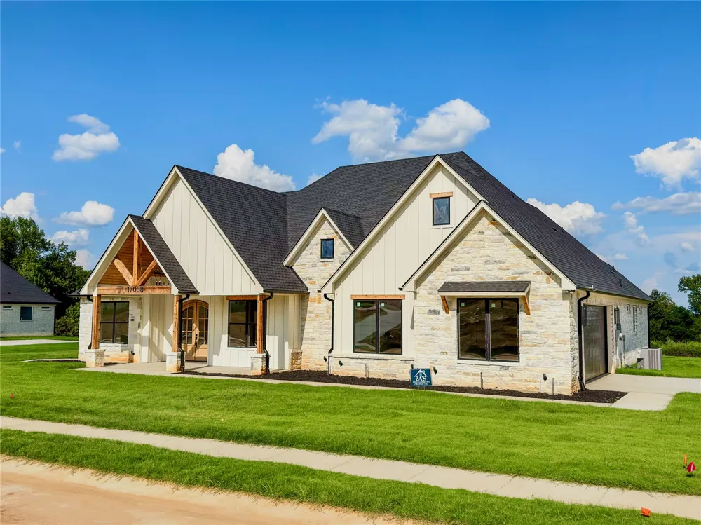 17038 Woodcrest Circle Lindale, TX 75771