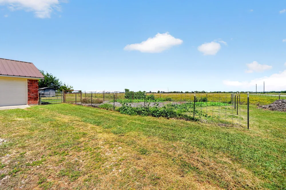 7261 State Highway 50 Commerce, TX 75428