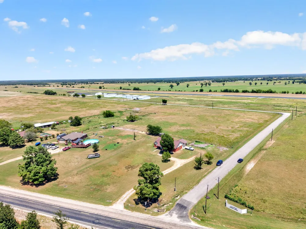7261 State Highway 50 Commerce, TX 75428