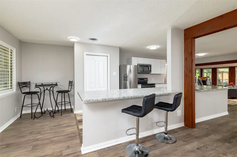 637 Post Oak Drive Hurst, TX 76053
