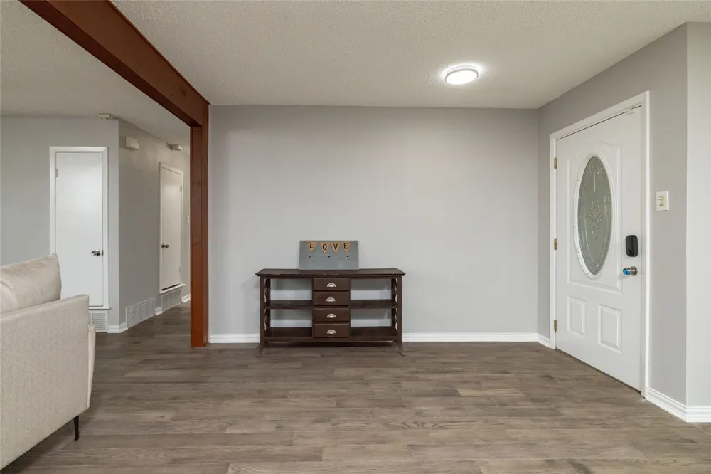 637 Post Oak Drive Hurst, TX 76053