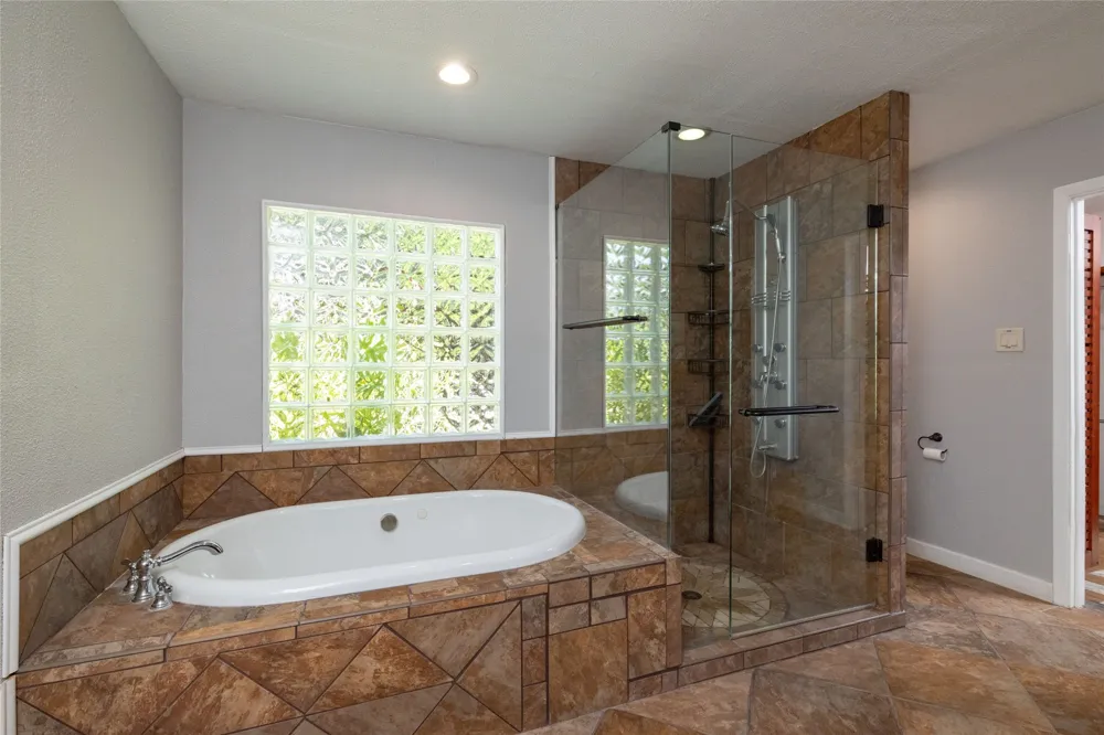 637 Post Oak Drive Hurst, TX 76053