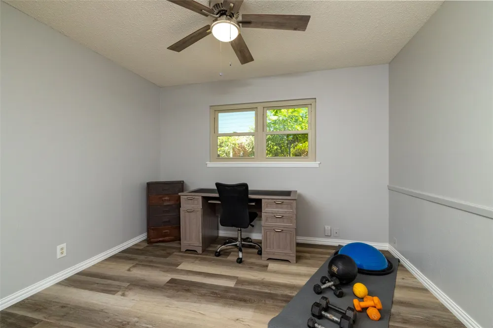 637 Post Oak Drive Hurst, TX 76053
