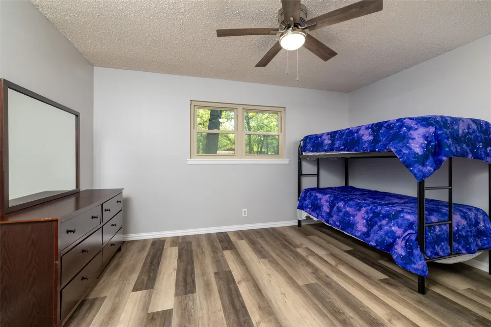 637 Post Oak Drive Hurst, TX 76053