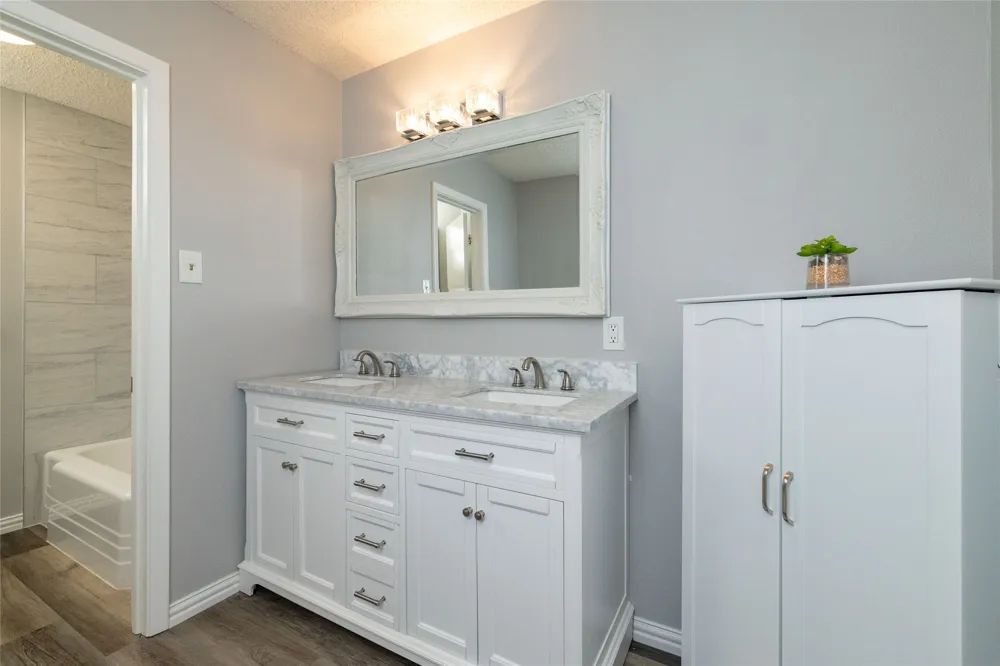 637 Post Oak Drive Hurst, TX 76053