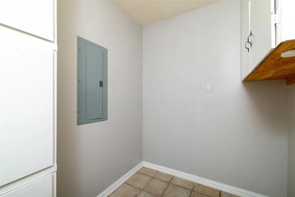 637 Post Oak Drive Hurst, TX 76053